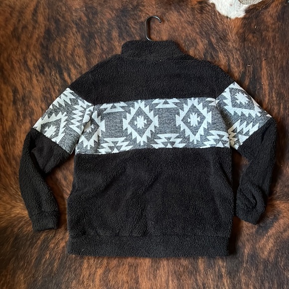Aztec Sherpa pullover size small - Picture 5 of 5